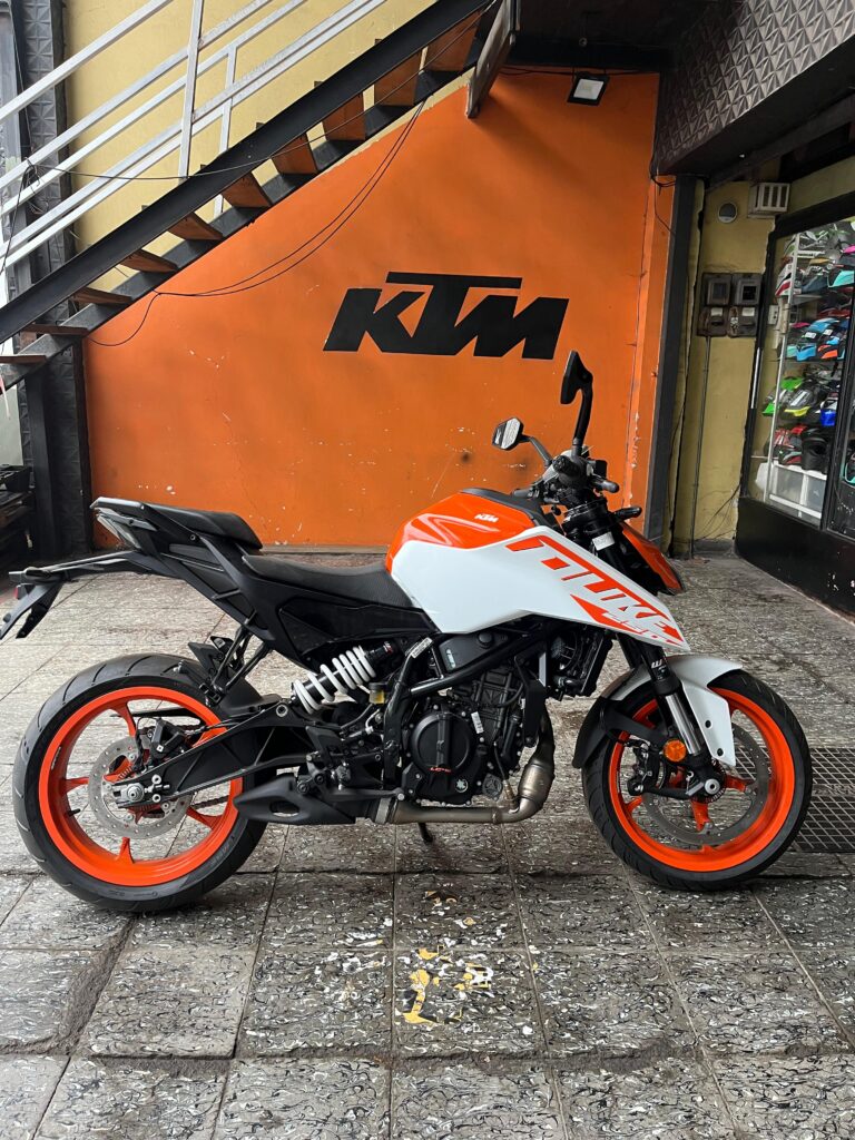 KTM DUKE 2 1 768x1024