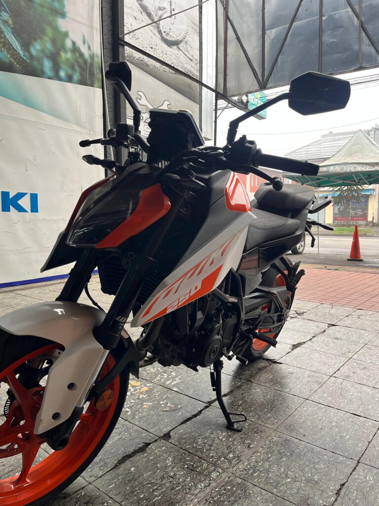 KTM DUKE 3 1 768x1024